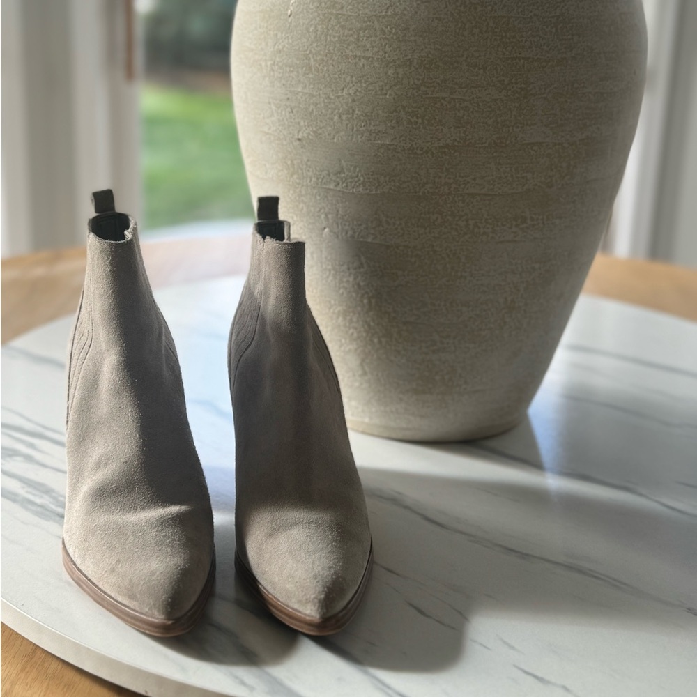 MARC FISHER SIZE 8 ALVA POINTY TOE BOOTIE